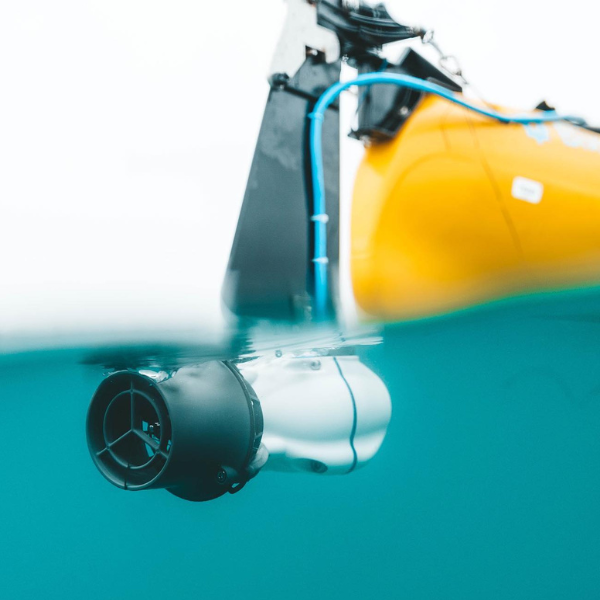 Electric motor mounted on a kayak – clean install below the waterline, ready for quiet powered paddling.